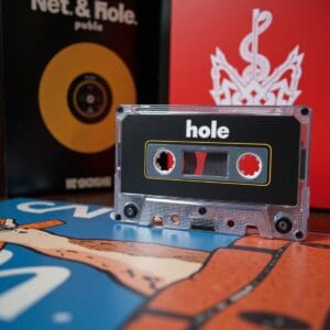 Cinta de cassette con las canciones de Hole. Cassette tape with Hole songs.
